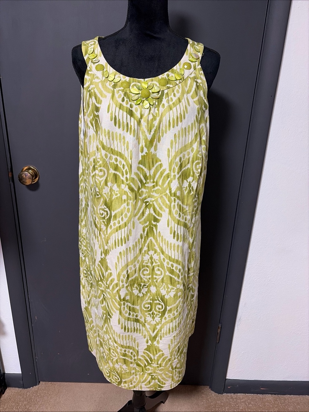 Jessica Howard sleeveless lime green and white patterned dress with an embellish